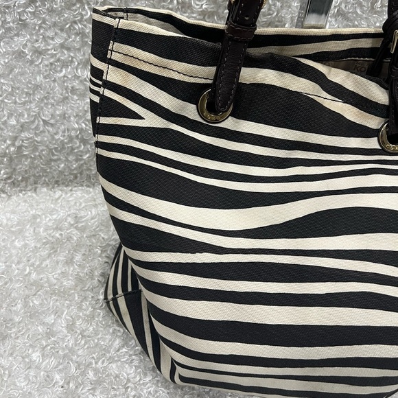 Michael Kors MK Canvas Tote in Zebra Print - Picture 4 of 16